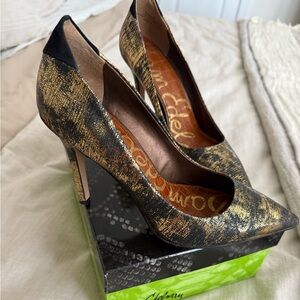 Sam Edelman shoes size 9
Black gold